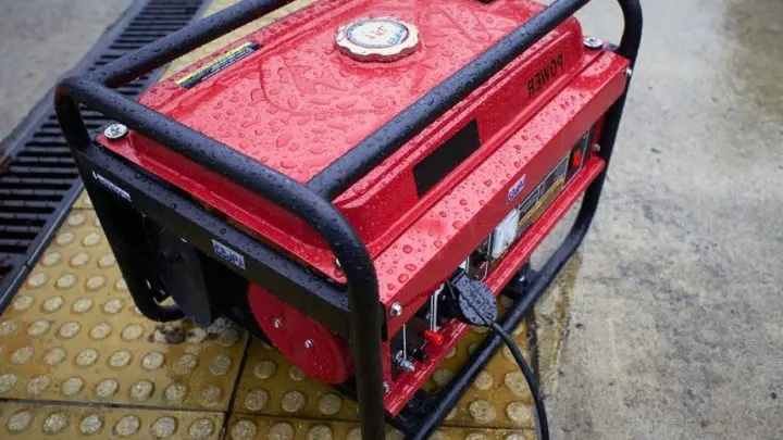 direct use of generators in rainy days