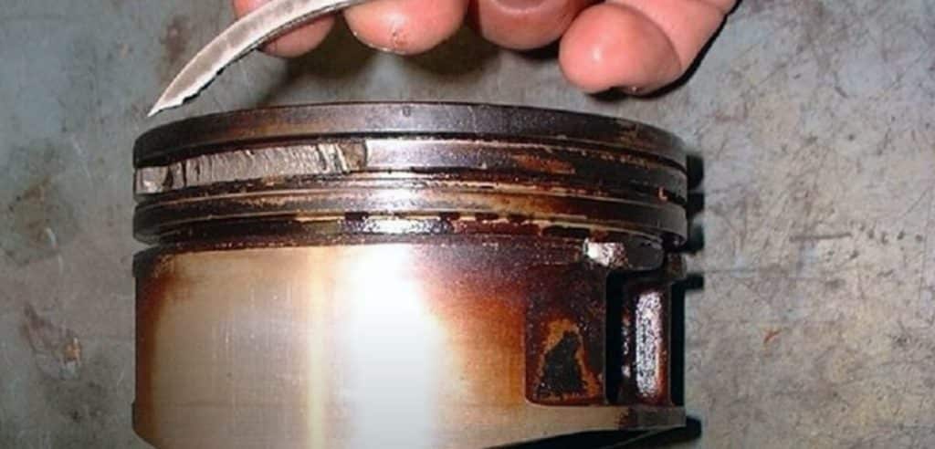 damaged piston ring
