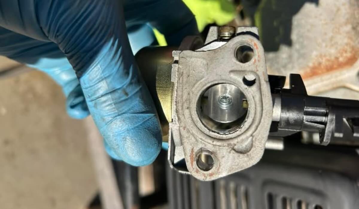 inspect-the-generator-carburetor