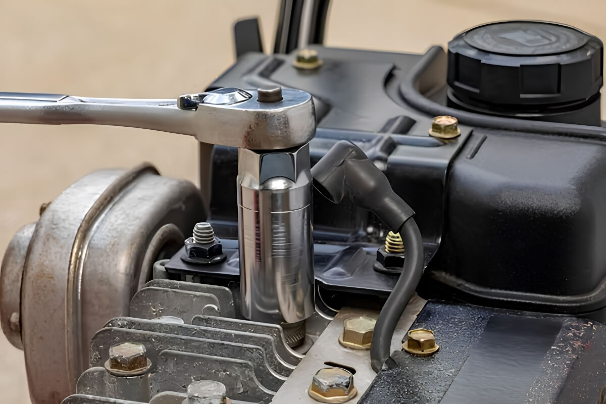 tighten-the-rotor-through-bolt